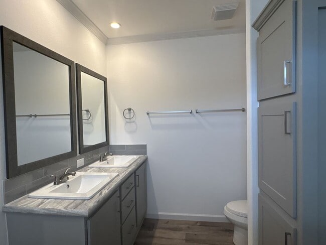 Building Photo - 34651 Robins Song Rd