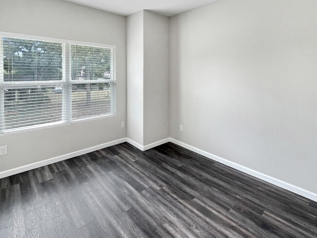 Building Photo - 3213 Chenault St