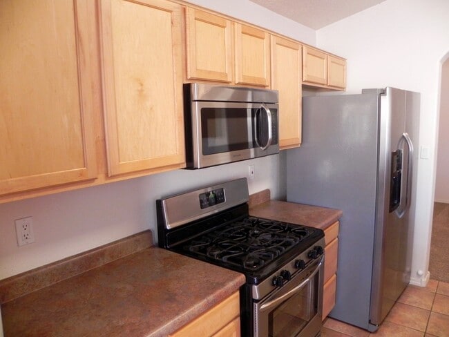 Building Photo - Great Single Story Home In Highly Desirabl...