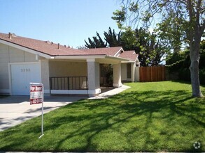 Building Photo - Mission Oaks Gem! 2 Bedroom + Den, New Car...