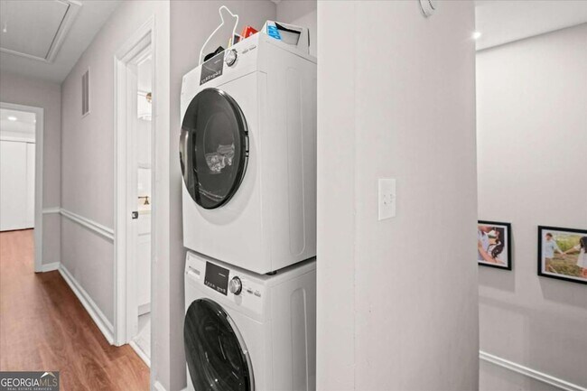 Building Photo - 541 N White St