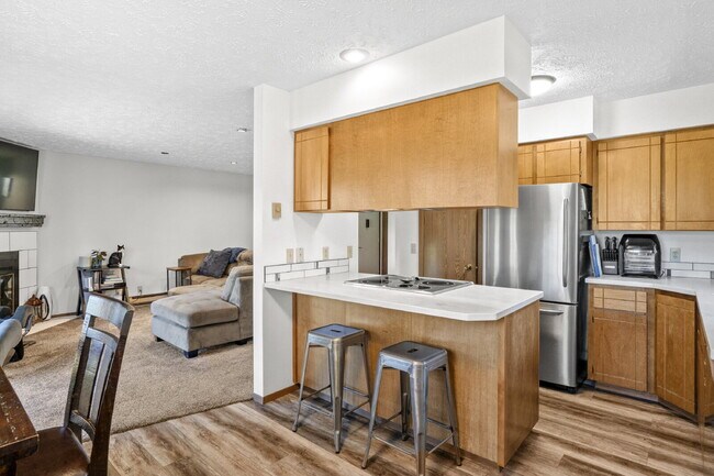 Building Photo - The epitome of carefree condo life is righ...