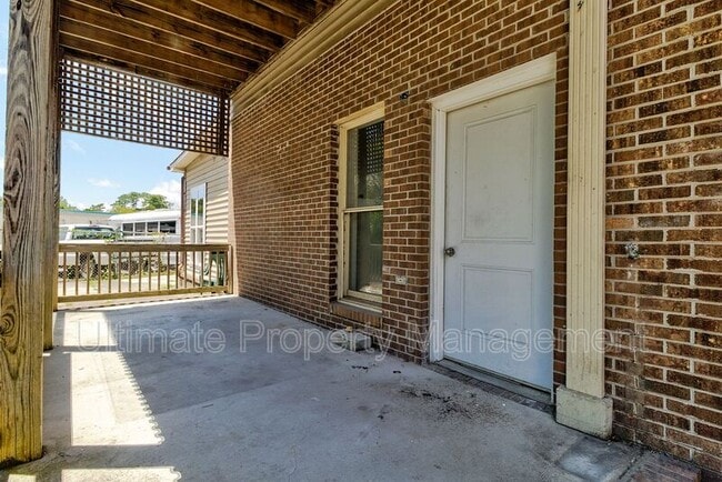 Building Photo - 5746 Marguerite Dr