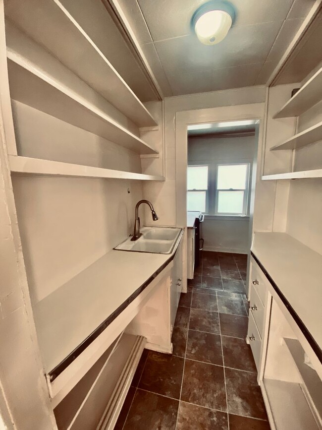 Building Photo - 2029 House