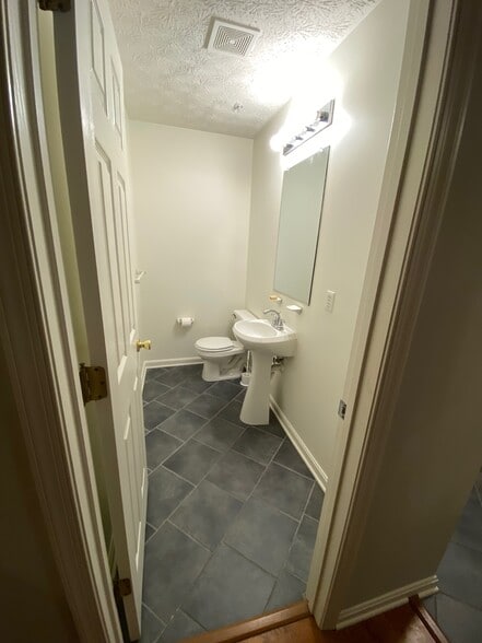 1st Floor Bath - 10 Ironstone Ct