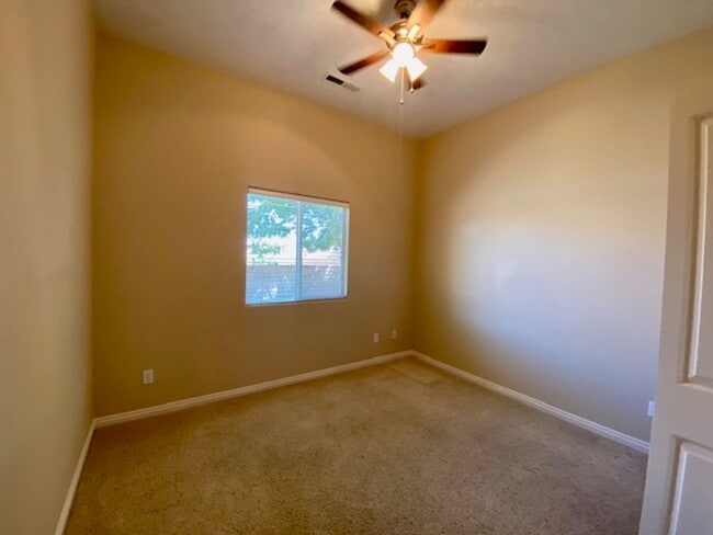Building Photo - 394 N 2720 E
