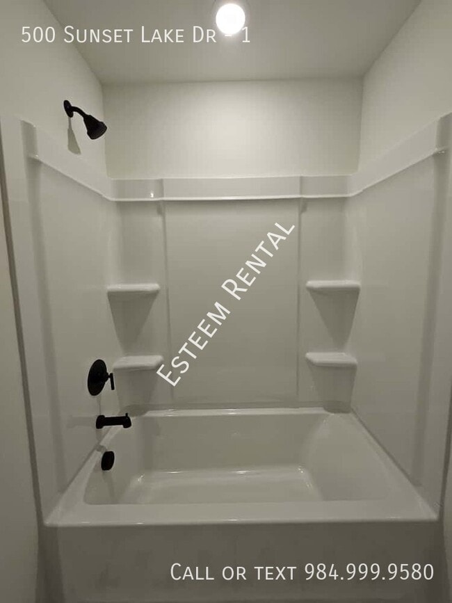 Building Photo - 500 Lake Dr