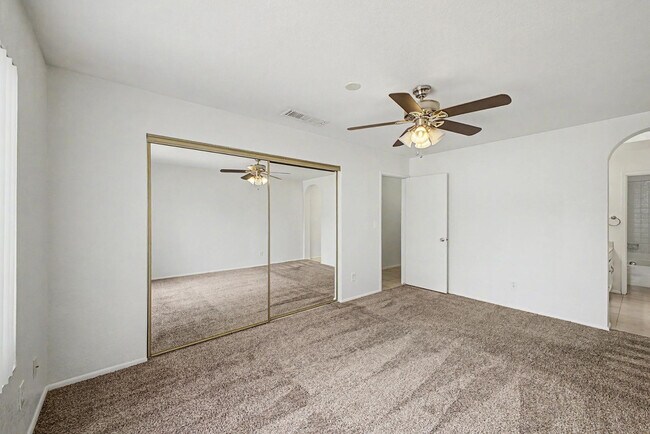 Building Photo - 11851 N 76th Dr