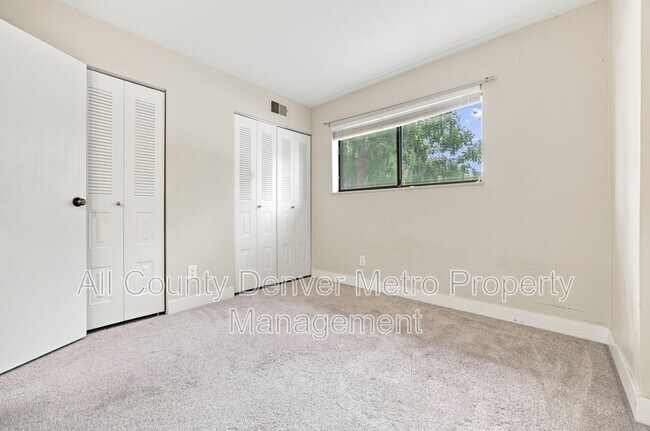 Building Photo - 433 Wright St