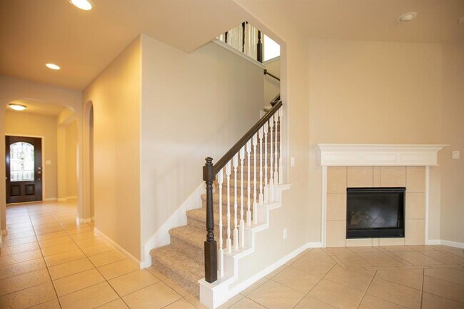 Building Photo - 7010 Stevenson Dr