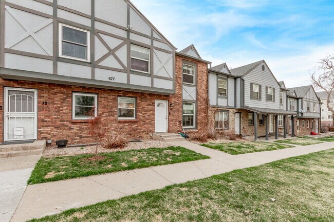 Building Photo - Lovely Three bed / Two bath for rent