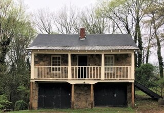 Building Photo - 11 1/2  Davis Street