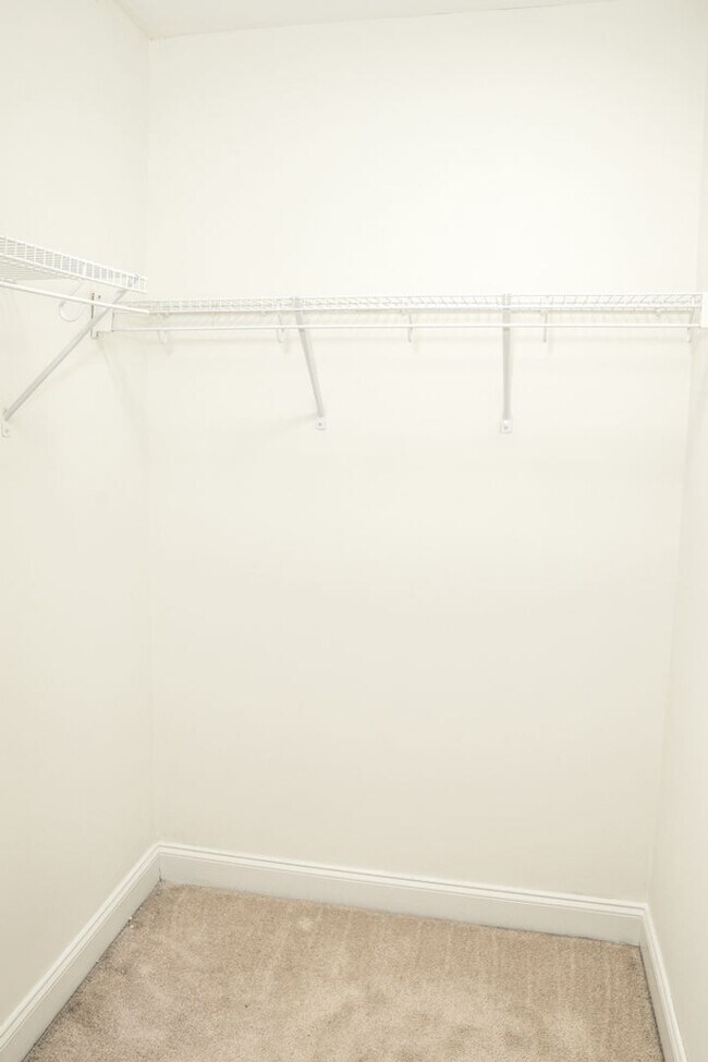 Building Photo - Three Bedroom Home in Hearthstone Lakes Community