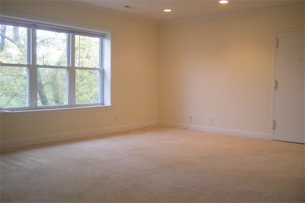 Building Photo - 152 Newton St