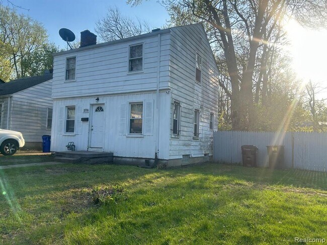 Building Photo - 18191 Heyden St