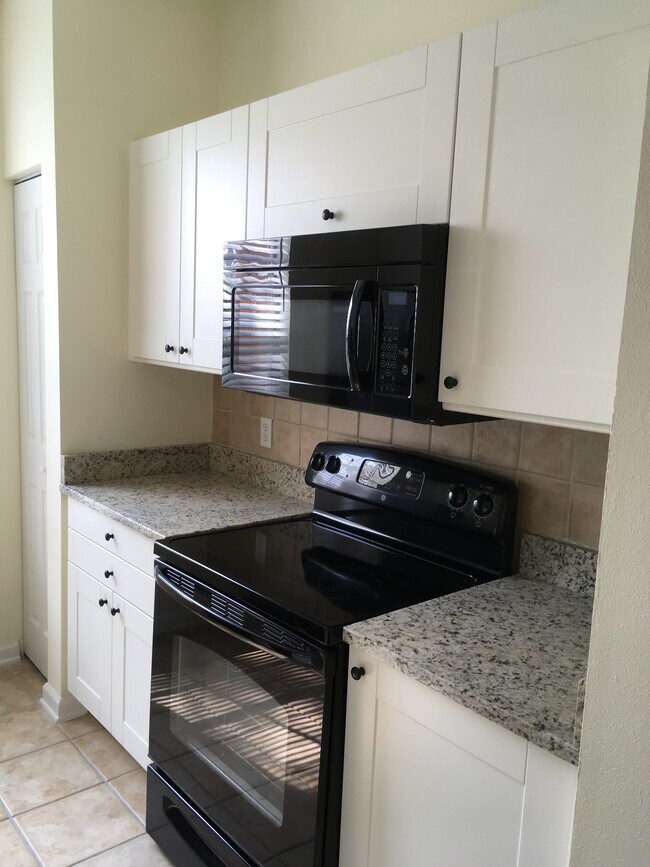 Building Photo - 12879 Madison Pointe Cir