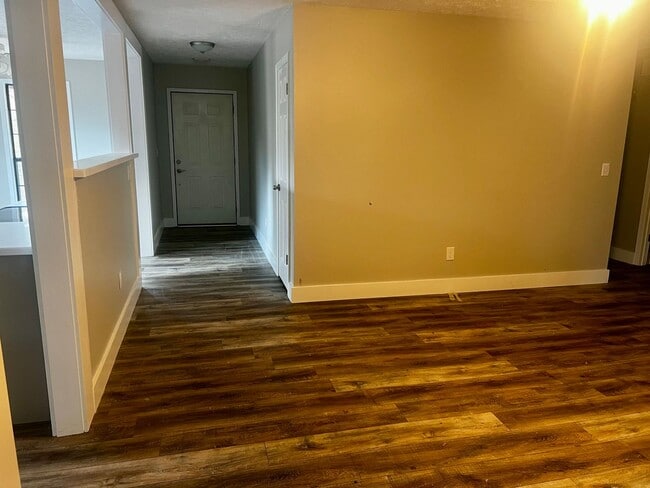 Building Photo - 95 Oakwood Dr