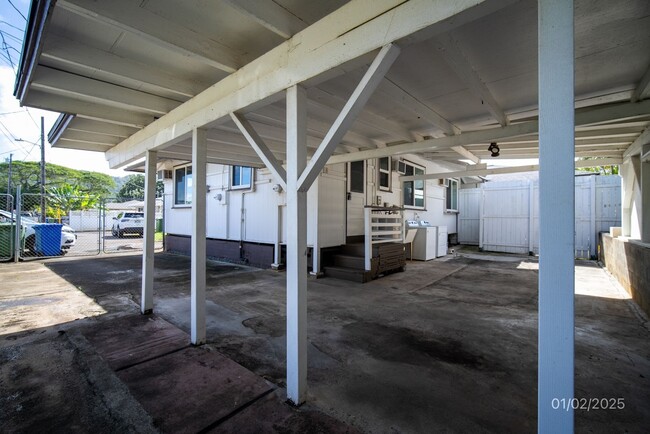 Building Photo - Charming Remodeled Duplex in Kaneohe - 2 B...