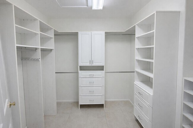 Building Photo - 78715 Naples Dr
