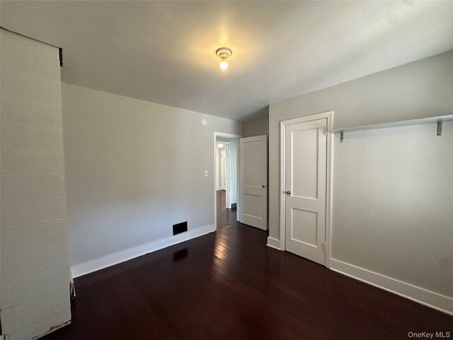 Building Photo - 496 Bloomingburg Rd