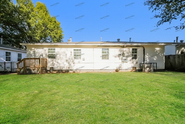 Building Photo - 1020 S Holly Dr