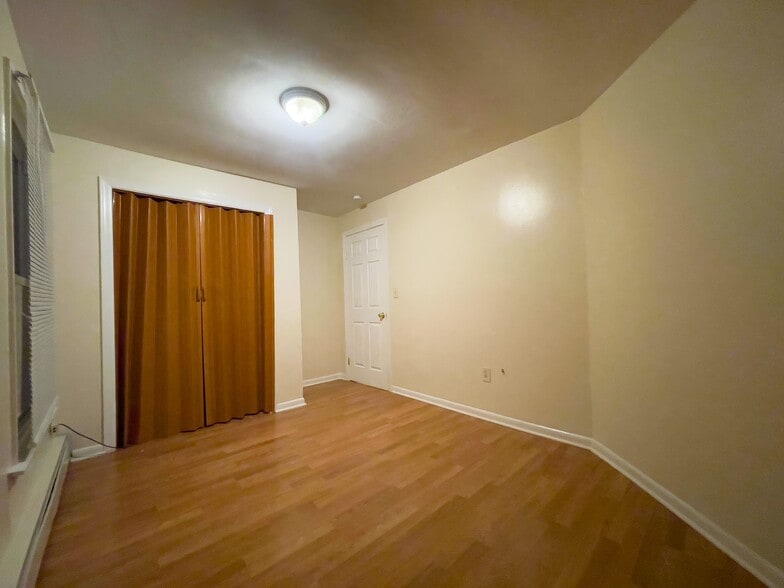 Bedroom 1 - 160 Quinnipiac Ave