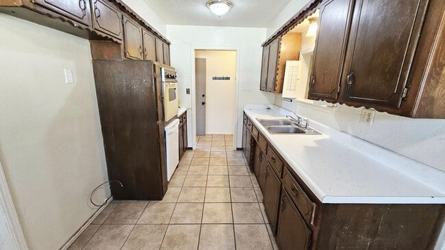 Building Photo - Charming 3-Bedroom Home in the Moore School District