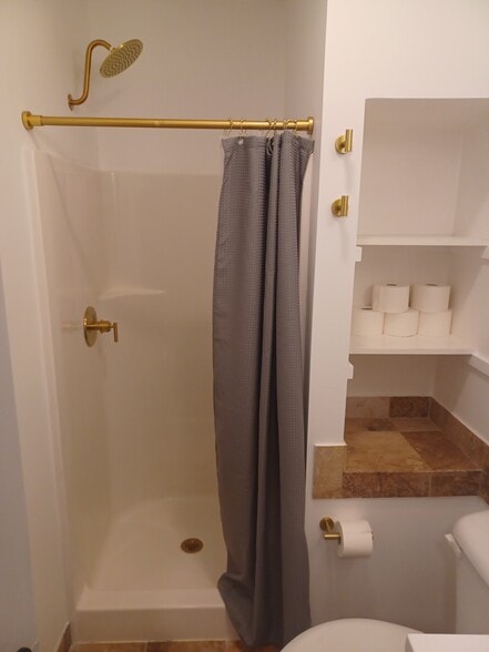Spotless Shower - 4380 Chouteau Ave