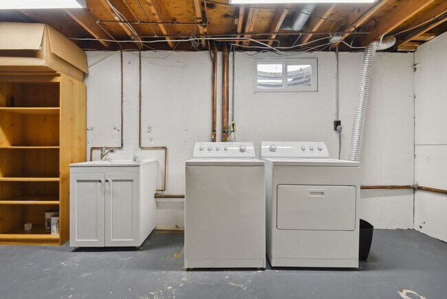 Building Photo - 3 Bedroom single family home in Lakewood