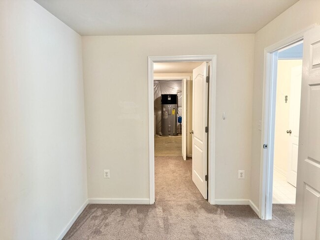 Building Photo - CLOSE TO BROOKE POINT VRE - LARGE ACREAGE HOME - STAFFORD- BASEMENT KITCHENETTE