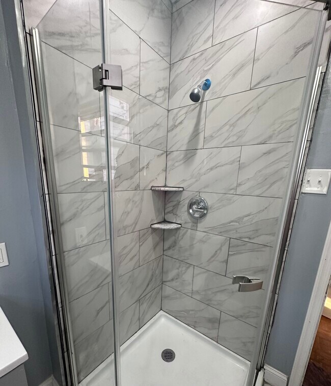 Building Photo - 6642 Lebanon Ave