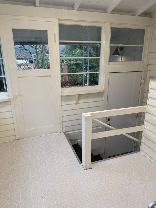 Building Photo - Overlook Bungalow