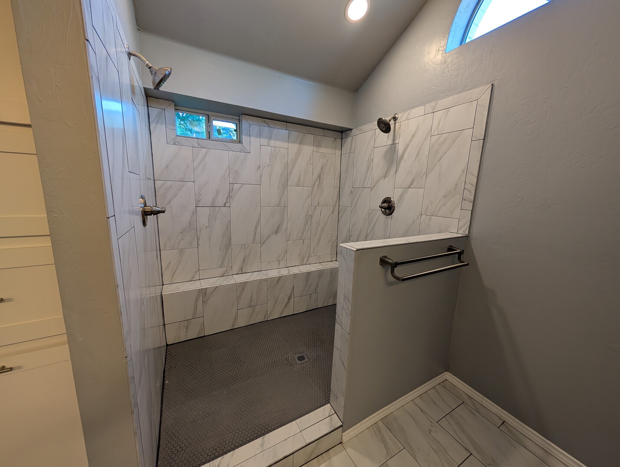 Double shower - 8701 NW 116th St