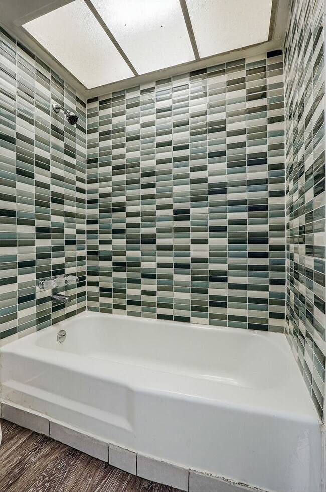 Building Photo - 4613 Sun Valley Dr