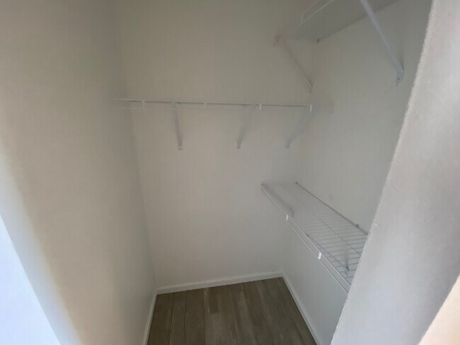 Building Photo - 435 Cary Ln