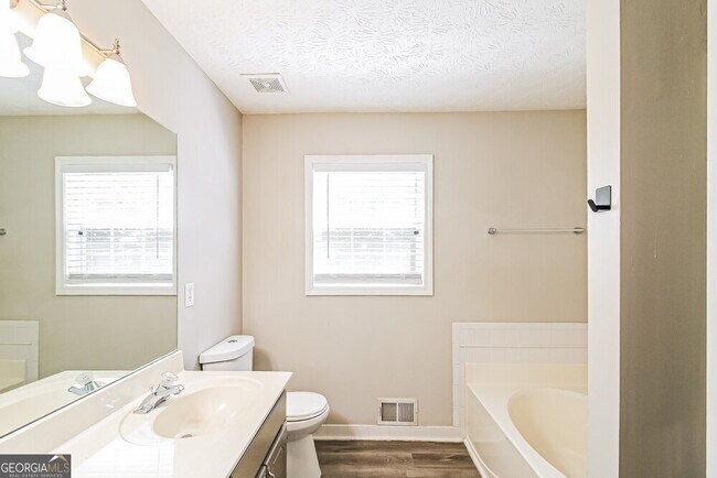 Building Photo - 709 Miami Ct