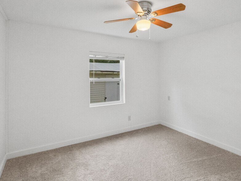 Building Photo - 1572 Cedar St