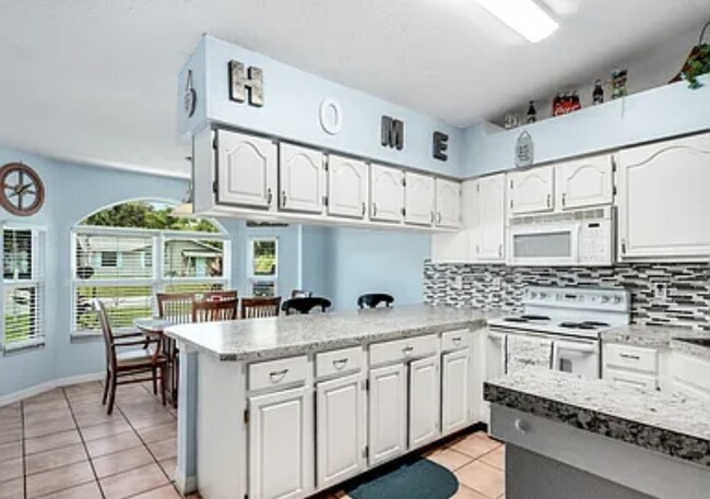 kitchen - 4673 Camberly St