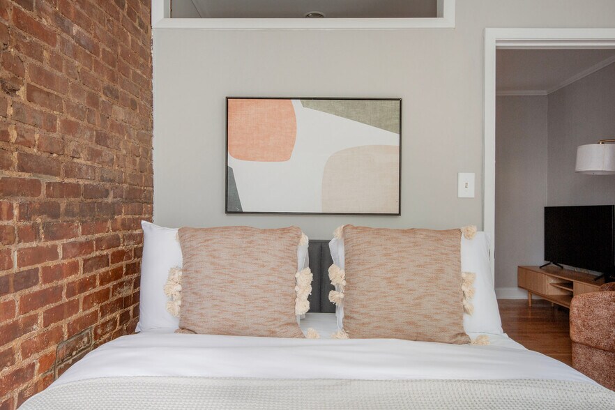 Building Photo - 52 Barrow St