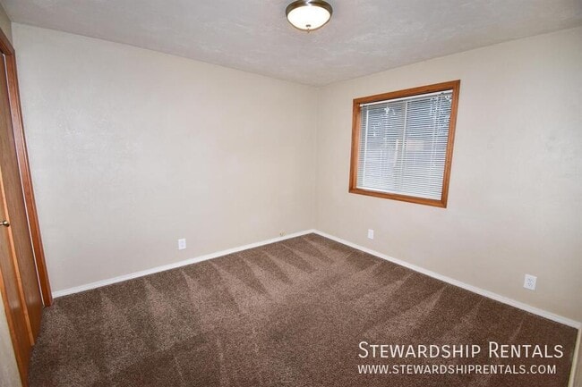 Building Photo - 5051 Forsythia St