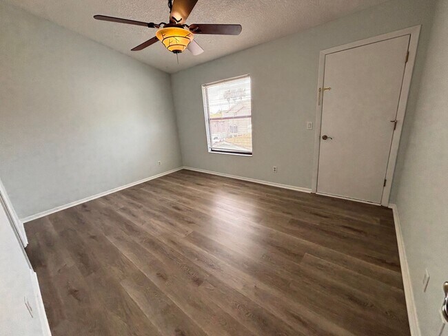 Building Photo - 154 Governor St