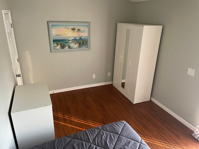 Building Photo - 3115 Marshall Dr