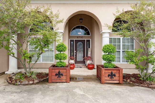 Building Photo - 3 Bedroom House in Addis with Pool, Gazebo...