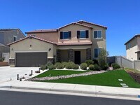Building Photo - Stunning 4 bedroom 3 bath home