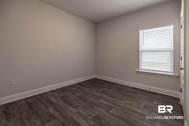 Building Photo - 32444 Revere Dr