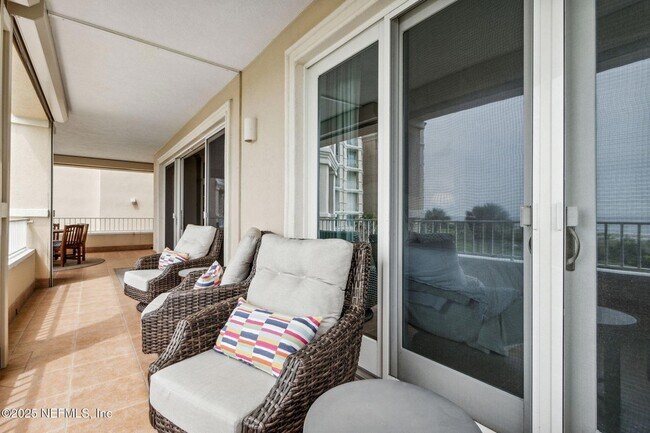 Building Photo - 426 Beachside Pl