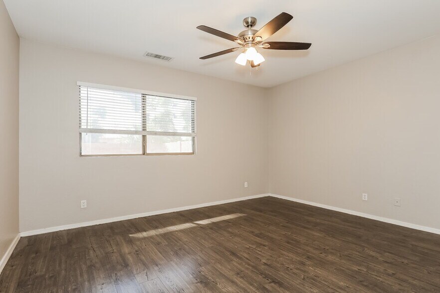 Building Photo - 11217 W Berkeley Rd