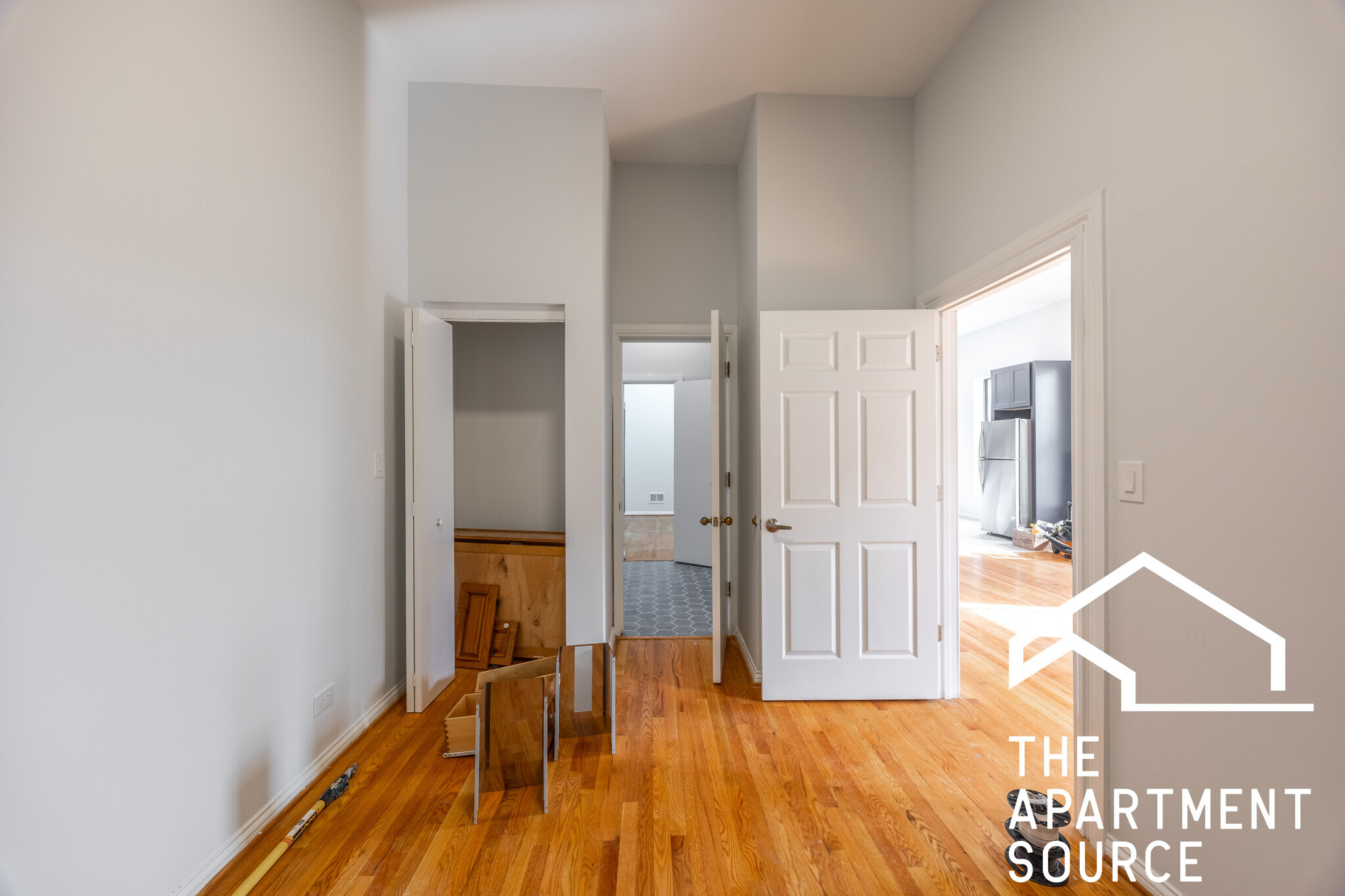 Building Photo - 646 N Damen Ave