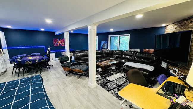 Building Photo - 96 Old Pascack Rd