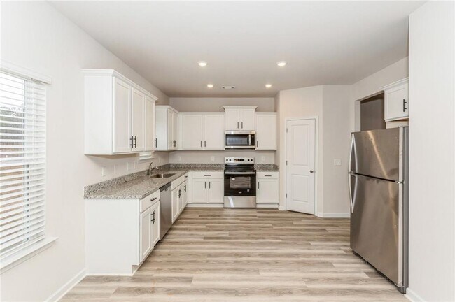 Building Photo - 628 Mackenzie Cv